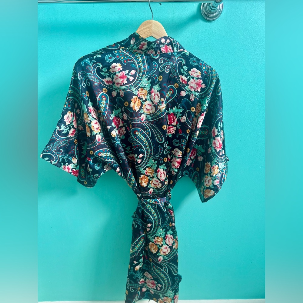 Vintage Kimono Robe - Picture 2 of 3